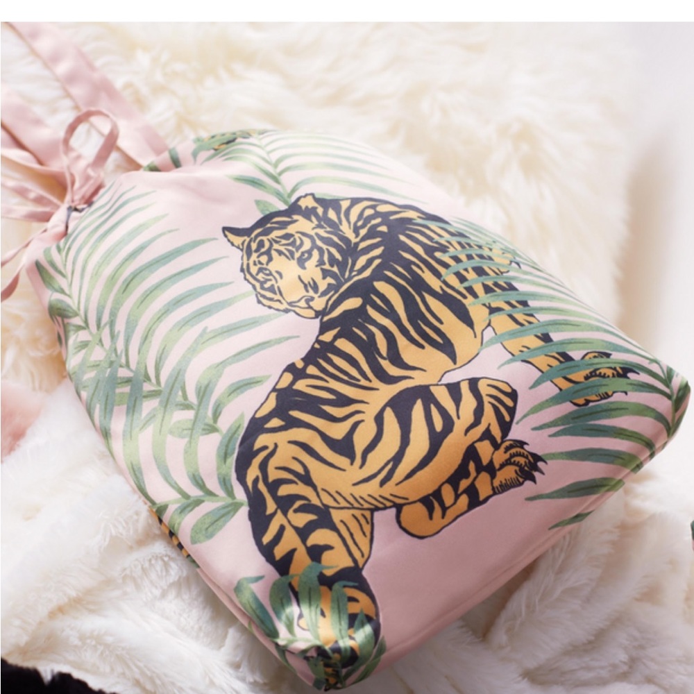 Tigress Robe Set - Picture 3 of 3